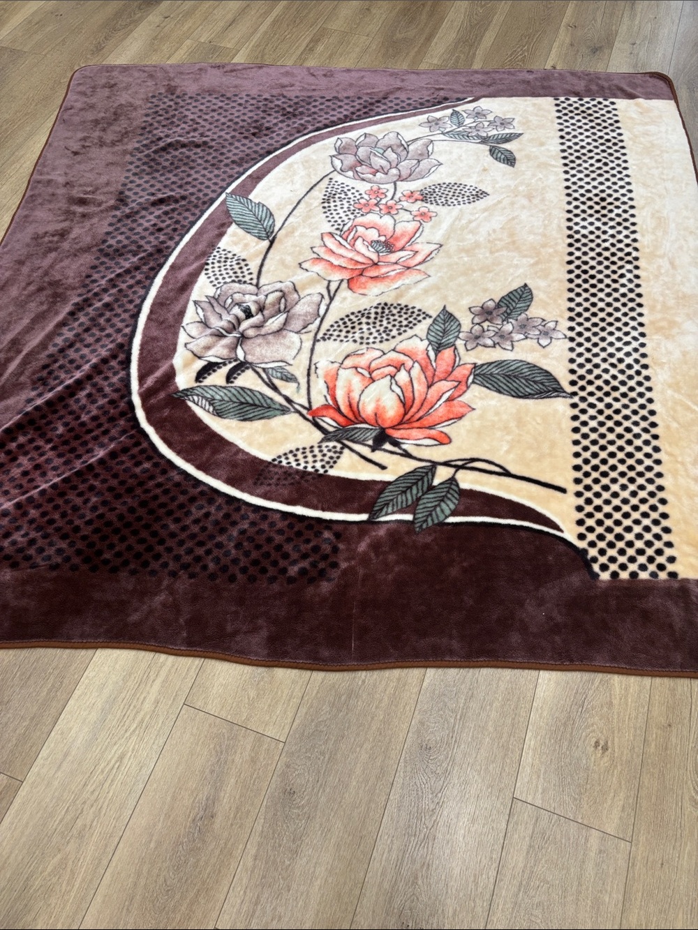 Vintage Floral Plush Throw Blanket in Beige and Deep Brown